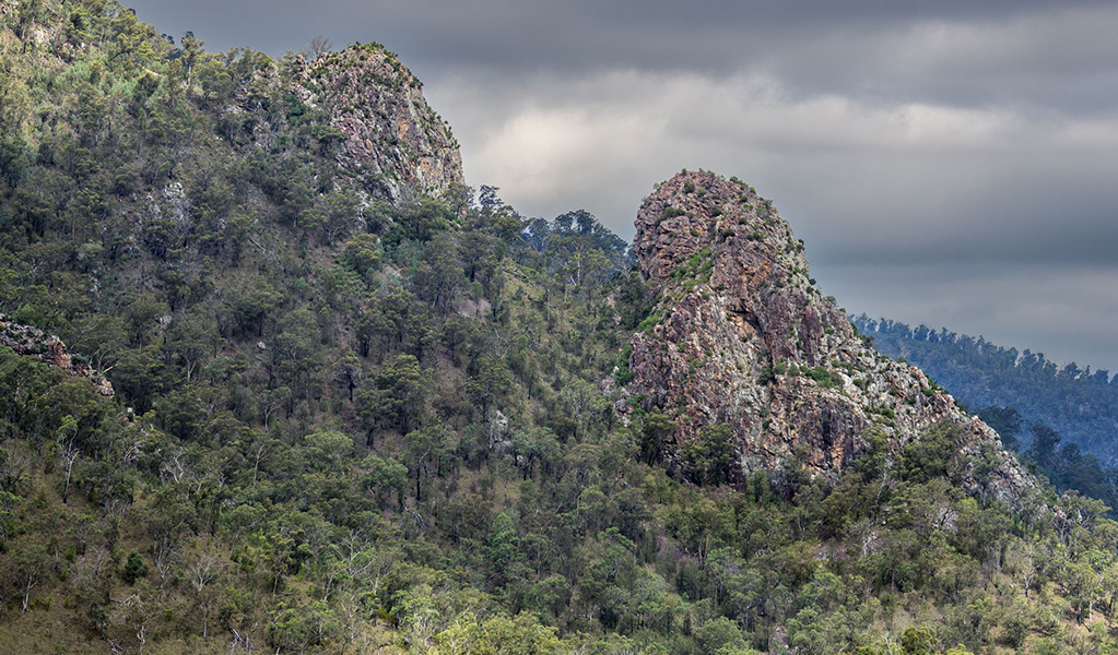 See if your group can spot iconic rock formations like Paradise and Tooth Rocks.Credit: David Waugh &copy; DCCEEW